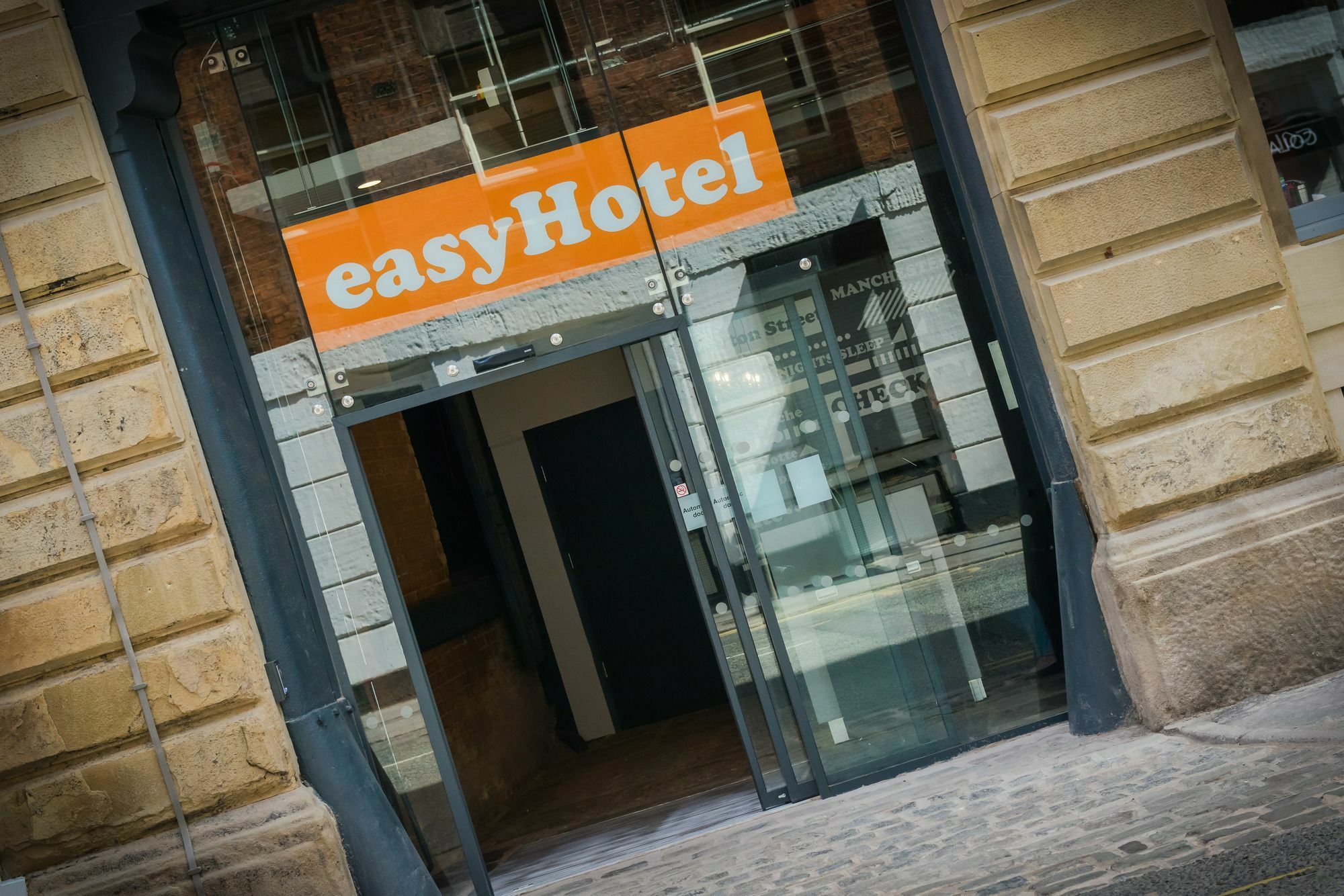 Easyhotel Manchester Exterior photo