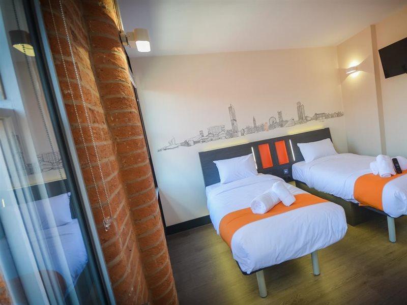 Easyhotel Manchester Exterior photo